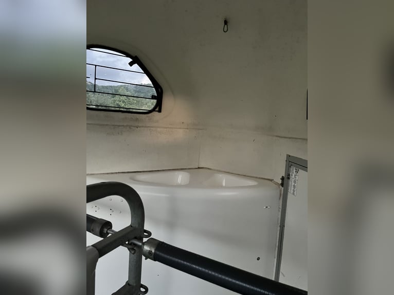 Pferdeanhänger Cheval Liberte 2 Pferde, Sattelkammer