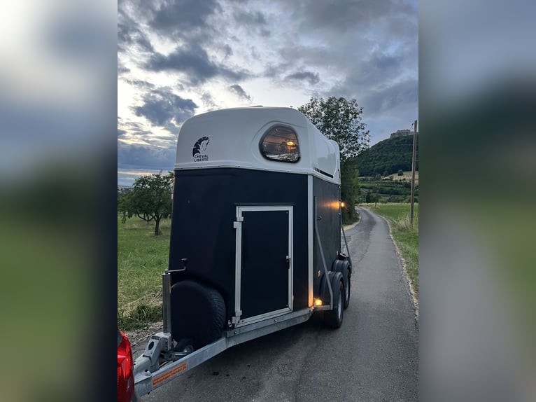 Pferdeanhänger Cheval Liberte 2 Pferde, Sattelkammer