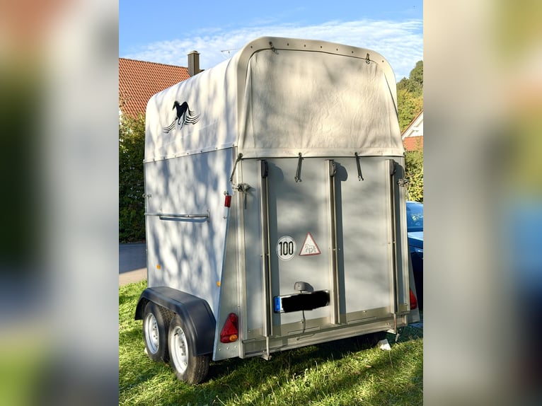 WM Meyer paardentrailer met zadelkamer, zeer goed onderhouden, veel vernieuwd, keuring geldig tot 06