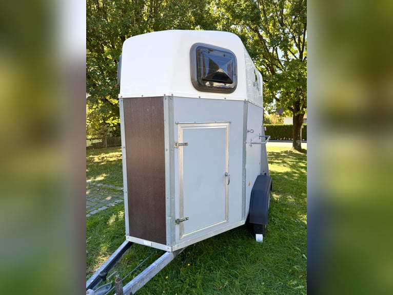 WM Meyer paardentrailer met zadelkamer, zeer goed onderhouden, veel vernieuwd, keuring geldig tot 06