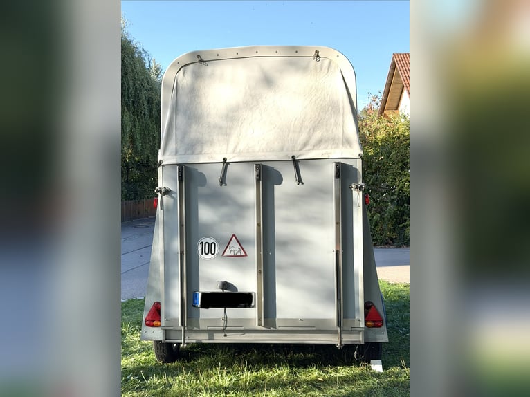 WM Meyer paardentrailer met zadelkamer, zeer goed onderhouden, veel vernieuwd, keuring geldig tot 06