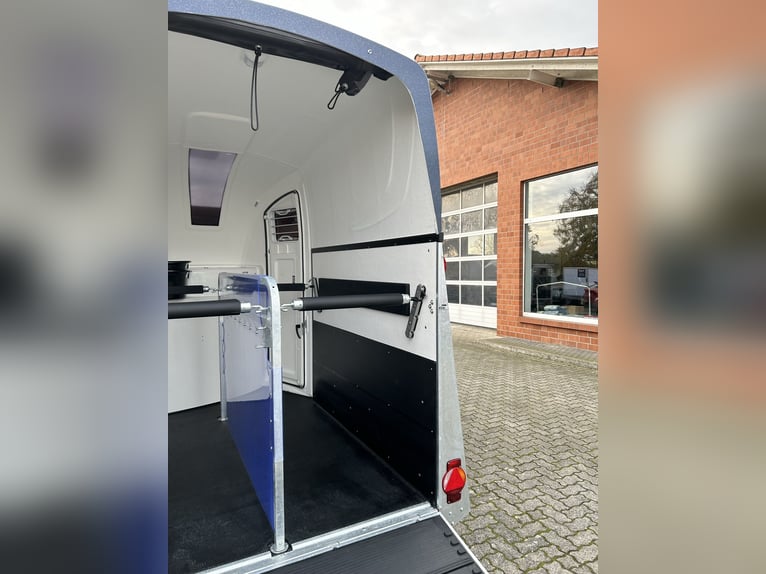Humbaur Pferdeanhänger Pegasus Style 2700 S 2,7t Sattelkammer 100km/h Dark Blue