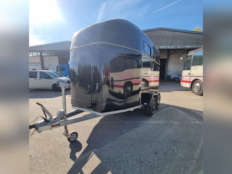 MatriX 2 Paardenvrachtwagen volledig polyester aanhanger