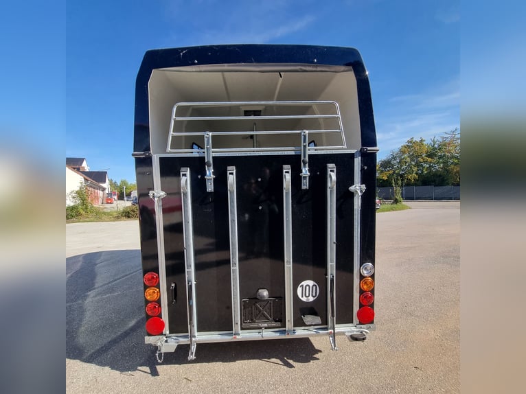MatriX 2 Paardenvrachtwagen volledig polyester aanhanger