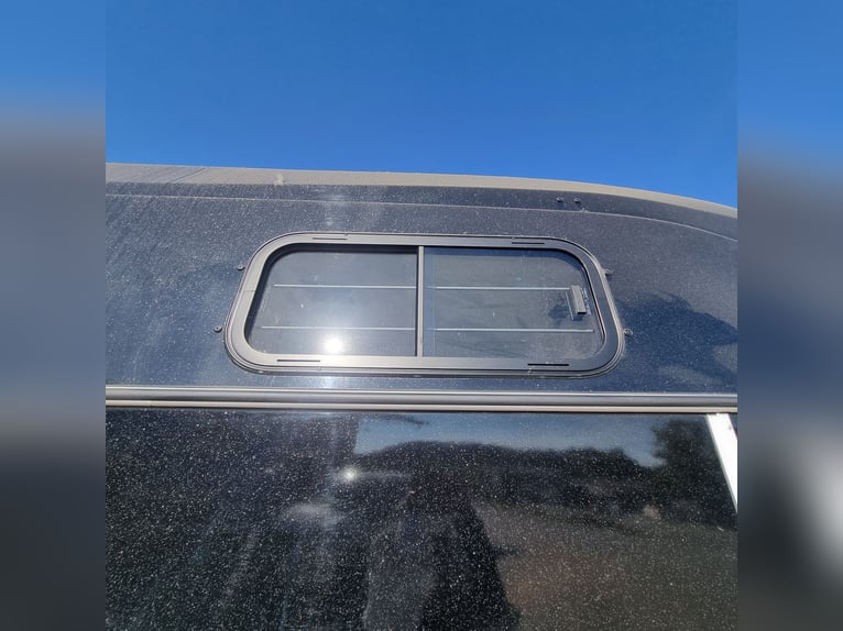 MatriX 2 Paardenvrachtwagen volledig polyester aanhanger
