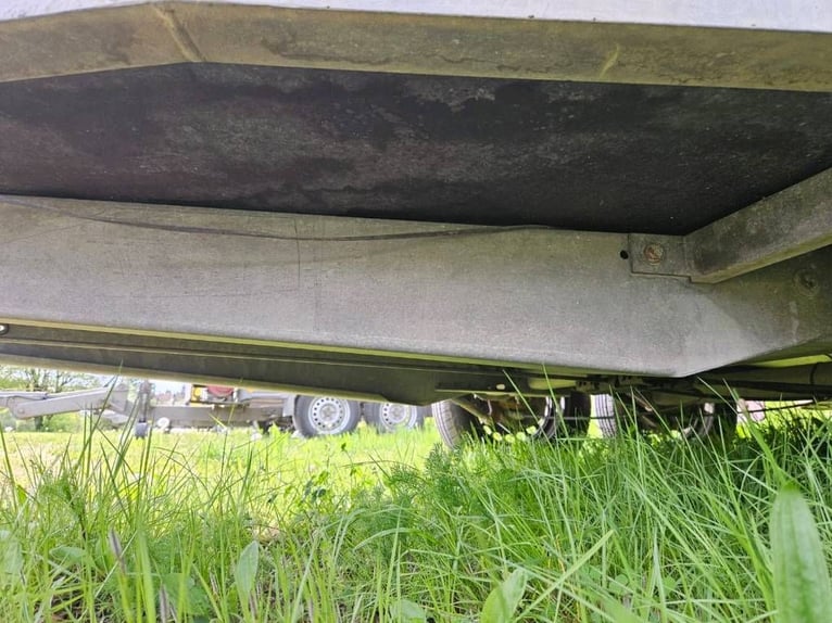 Netjes onderhouden Reuter/Thiel Compact paardentrailer voor 2 paarden