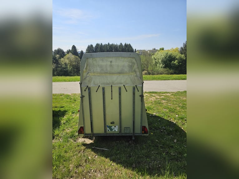 Netjes onderhouden Reuter/Thiel Compact paardentrailer voor 2 paarden