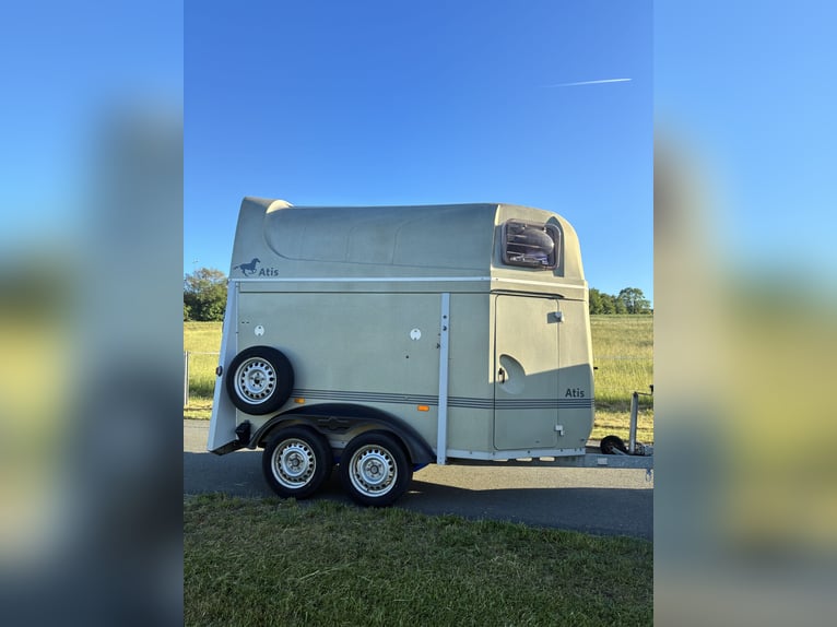 Paardentrailer Humbaur Atis volledig polymeer met aluminium bodem