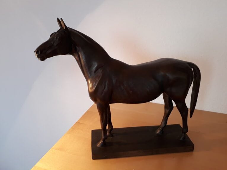 Tempelhüter Bronzeskulptur
