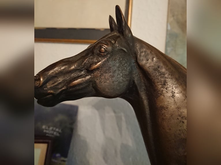 Tempelhüter Bronzeskulptur