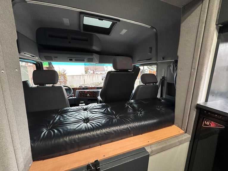 Mercedes-Benz Actros 1831 voor 2-3 paarden of ombouw tot camper