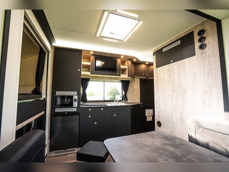 Mercedes-Benz paardentransporter Fuso POP-Out, 3 zitplaatsen, camper, vee-transporter, automatische