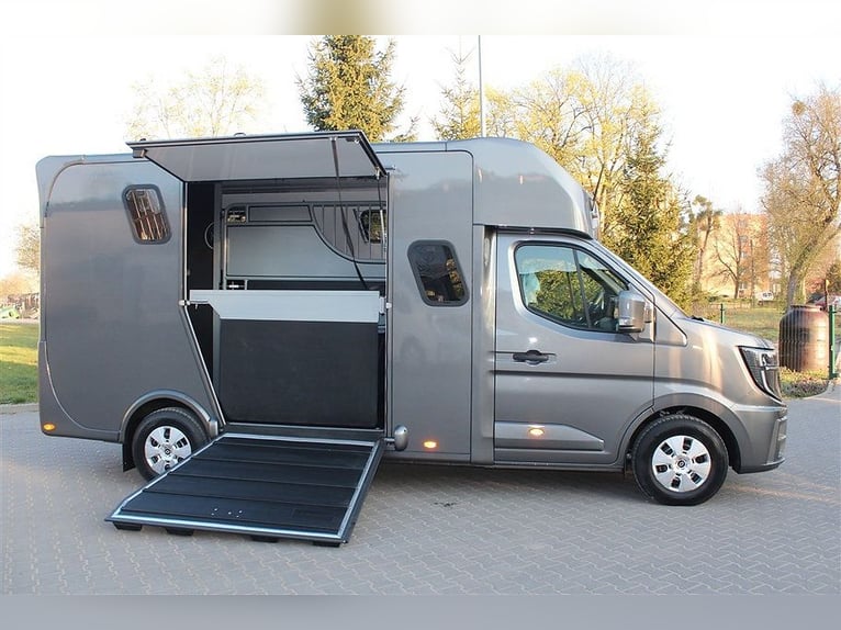 Paardentransporter met 5 zitplaatsen en 3 slaapplaatsen, Renault Master automaat, zelfrijdend, paard