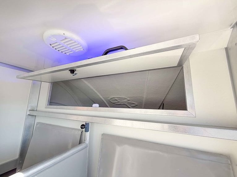 Paardentransporter Renault Master nieuw model 2 Ride automatische transmissie zelfrijdend paardenwag