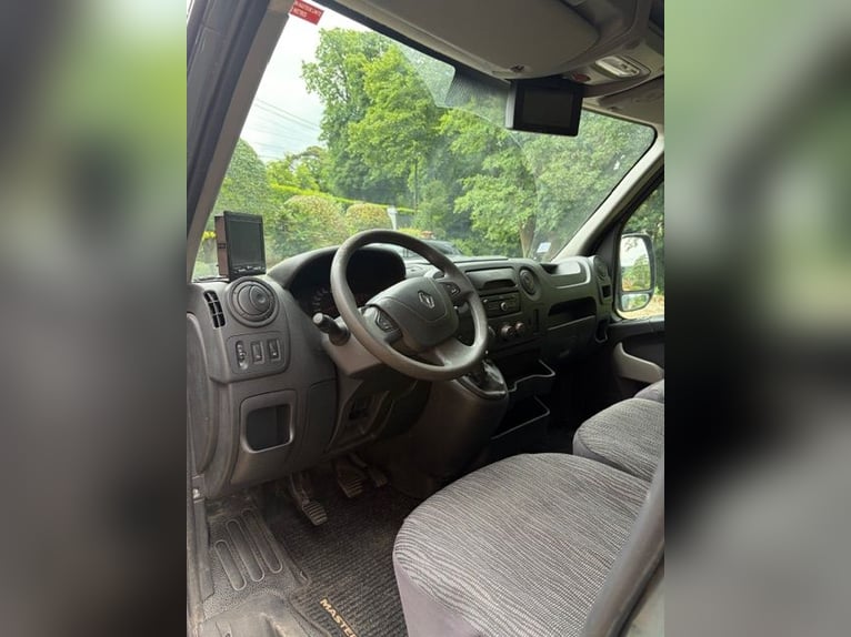 Renault Master ACR paardentransporter met stallen – Zeer goede staat