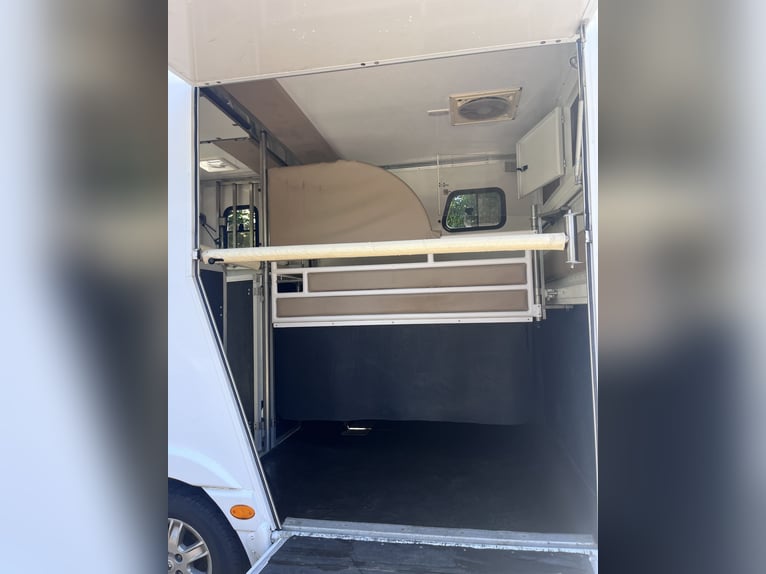 Te koop kleine bestelwagen met weinig km