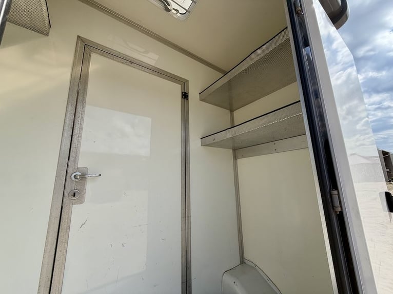 Citroën Jumper 2-Paardetransportwagen Gebruikt voertuig 3-zitplaatsen