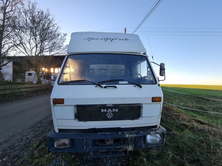 MAN paardentransporter met stalzeil zonder keuring