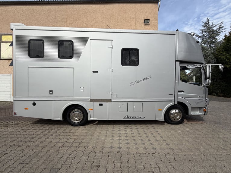 MB Atego 818 | Uitklapbare woonruimte | Eerste eigenaar | Slechts 57.000 km | Standverwarming | Airc