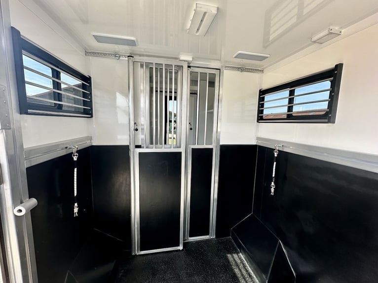 Mercedes-Benz 419 Sprinter 2-paardenwagen RJH Sport 3,5 ton vrachtwagen