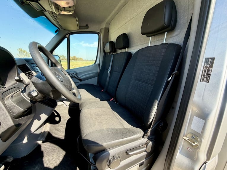 Mercedes-Benz Sprinter 2-paarden transporter met zadelkamer vrachtwagen