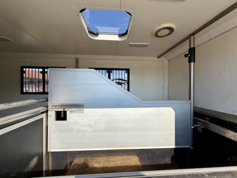 Mercedes-Benz Sprinter 2-paarden transporter met zadelkamer vrachtwagen