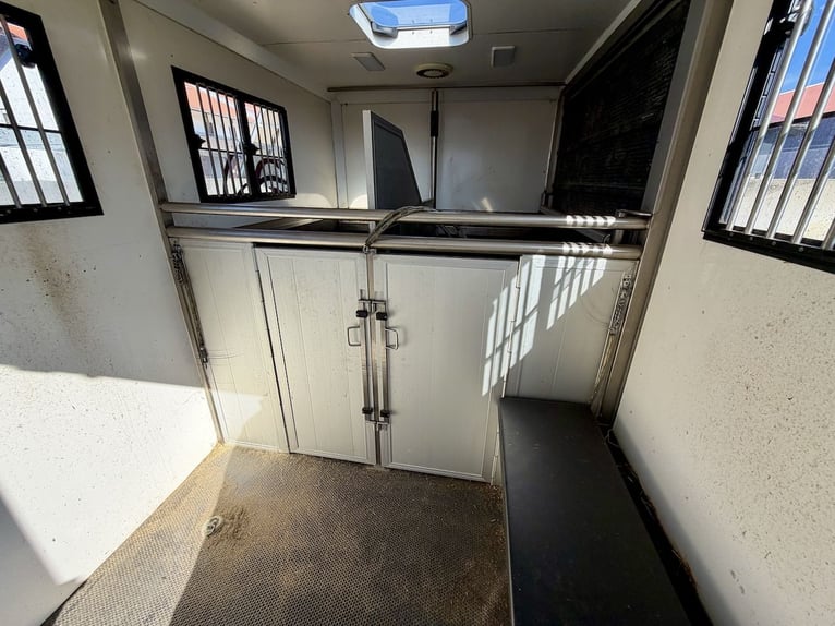 Mercedes-Benz Sprinter 2-paarden transporter met zadelkamer vrachtwagen