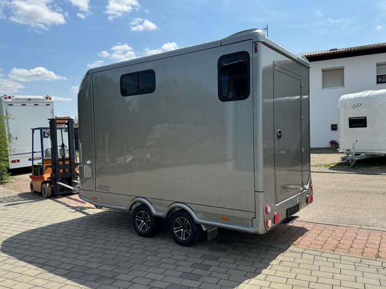 Paardentransporter DT 2 Paardentrailer 2,7t Zadelkamer Trailer Personenauto Horsetrailer