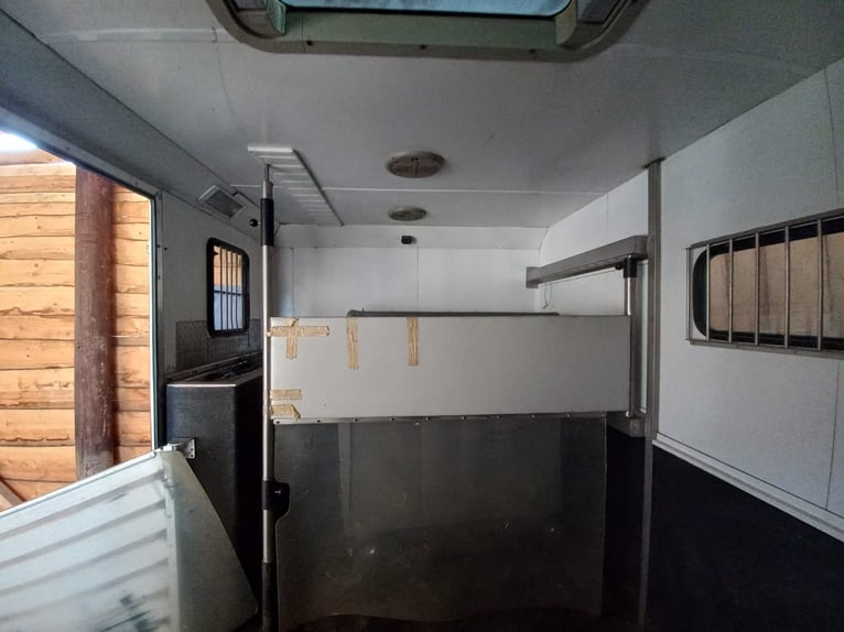 Paardentransportwagen met woonunit te koop voor een scherpe prijs wegens dringende vervanging!!!