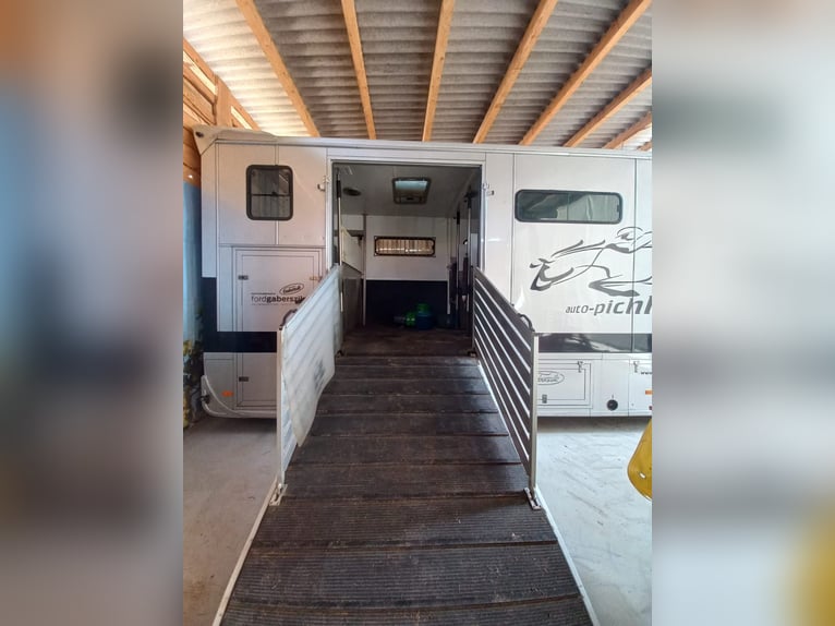 Paardentransportwagen met woonunit te koop voor een scherpe prijs wegens dringende vervanging!!!