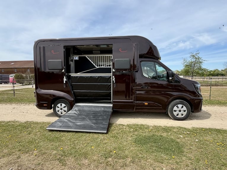 Renault 2-paards transportwagen, 5-zitters, hengstenuitvoering, automatische transmissie, nieuwe vra