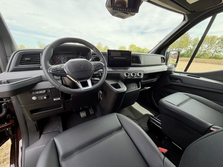 Renault 2-paards transportwagen, 5-zitters, hengstenuitvoering, automatische transmissie, nieuwe vra