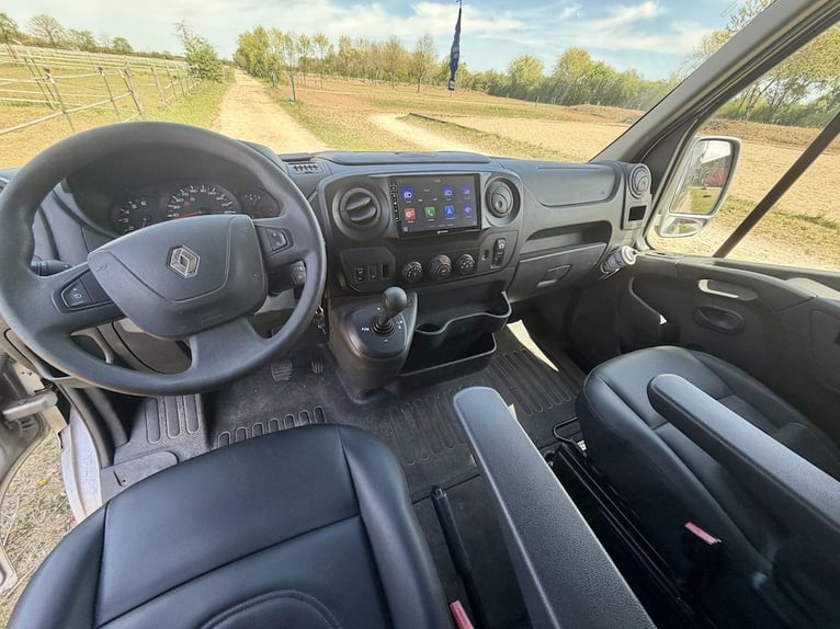 Renault Master EQUITA 2-paards transportwagen 5-zitters Automaat - Gebruikt voertuig