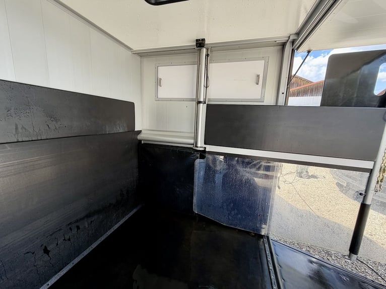 Renault Roelofsen Parados 2-paards transportwagen met automatische transmissie, nieuwe keuring