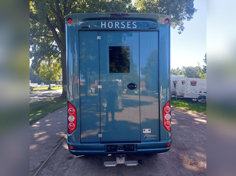 Renault Roelofsen Pferdetransporter Parados 