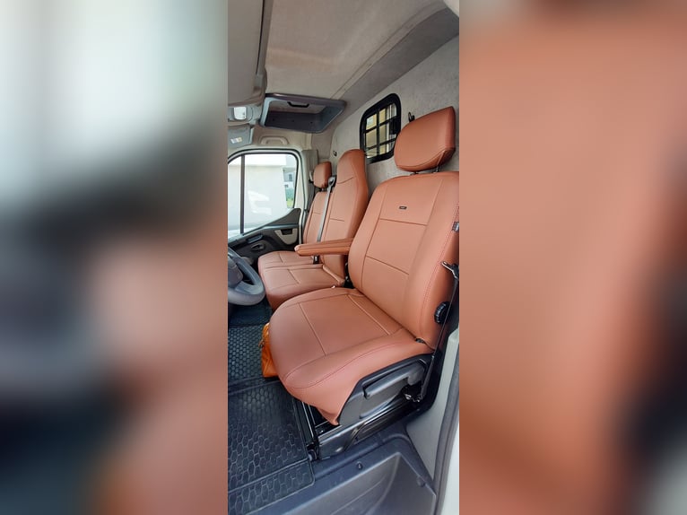 Te koop aangeboden: Paardenwagen Paragan Equistar 3