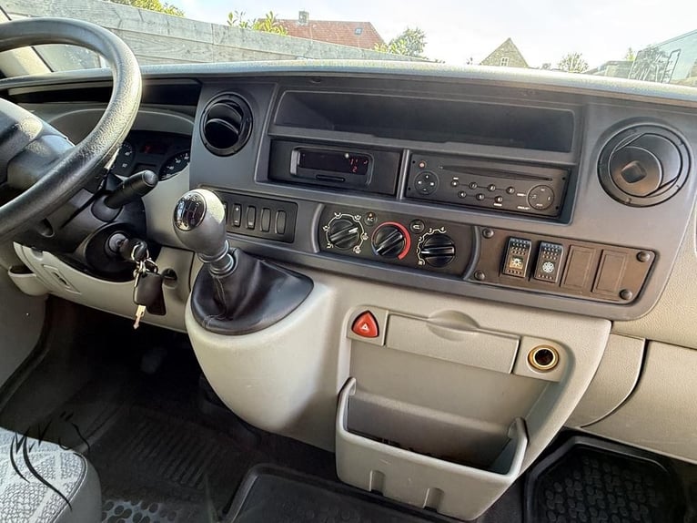 Geweldige paardentransporteur Renault MTM