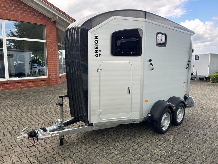 Humbaur Pferdeanhänger Areion Pro 2700 2,7t Sattelkammer 100km/h Black Hecktür schwenkbar