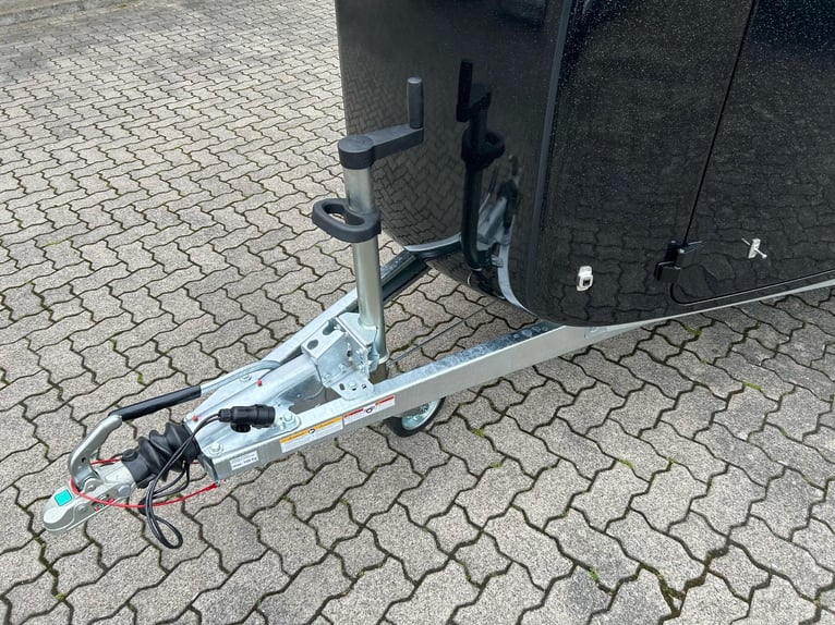 Humbaur Pferdeanhänger Pegasus 2400 2,4t Sattelkammer 100km/h Black Hecktür schwenkbar