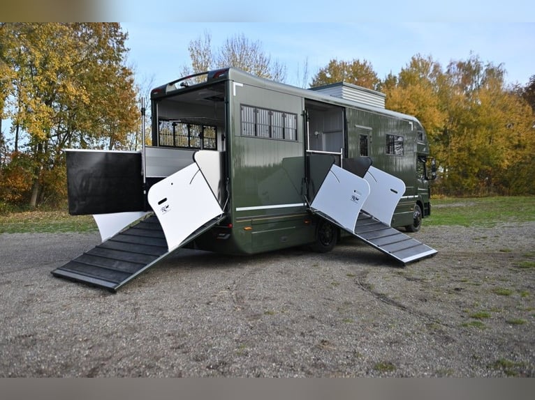 Luxe Mercedes Atego 15/300 – 5-paardenwagen met uitschuif- en opklapfunctie