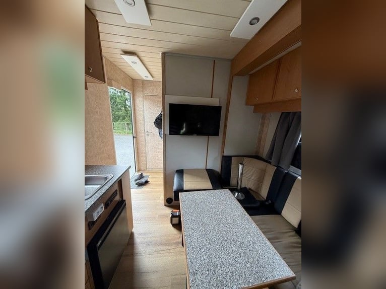 Mercedes-Benz Atego Paardentransportwagen JL Motorhome met uitklapbare woonruimte, 4 zitplaatsen, ge