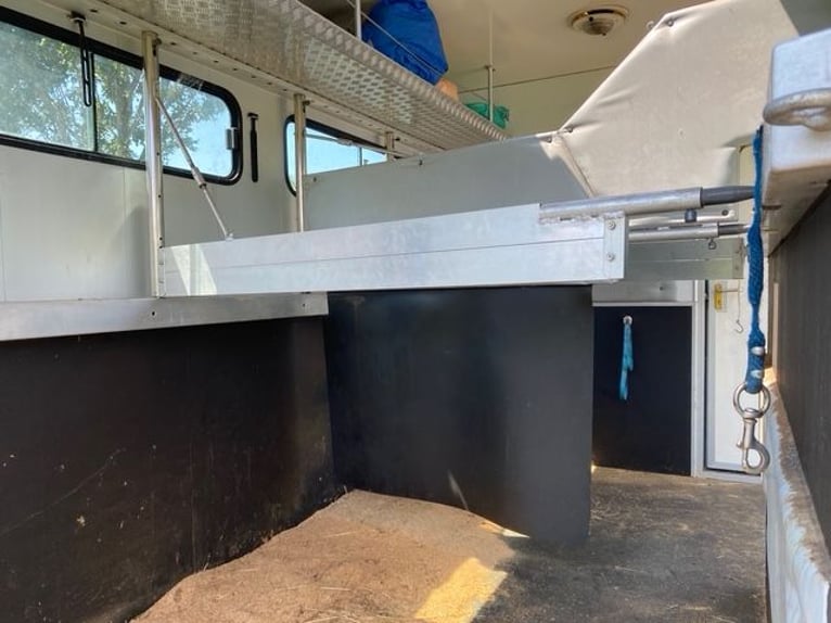 Paardentransporter MAN 7,5 tonner