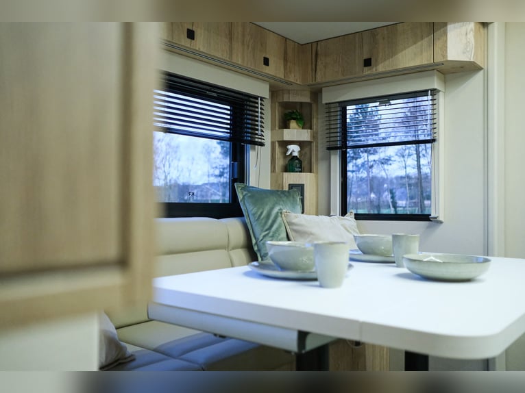 Te koop: Volvo vrachtwagen met 5 paarden en 560 pk, volledig uitgerust