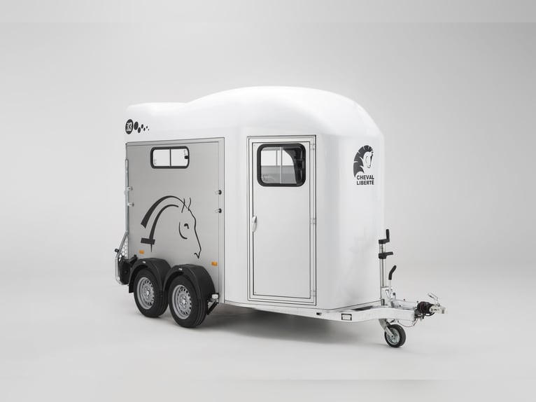 Cheval Liberté Gold 3 Horse Trailer for Two Horses with Pullman 2 Suspension