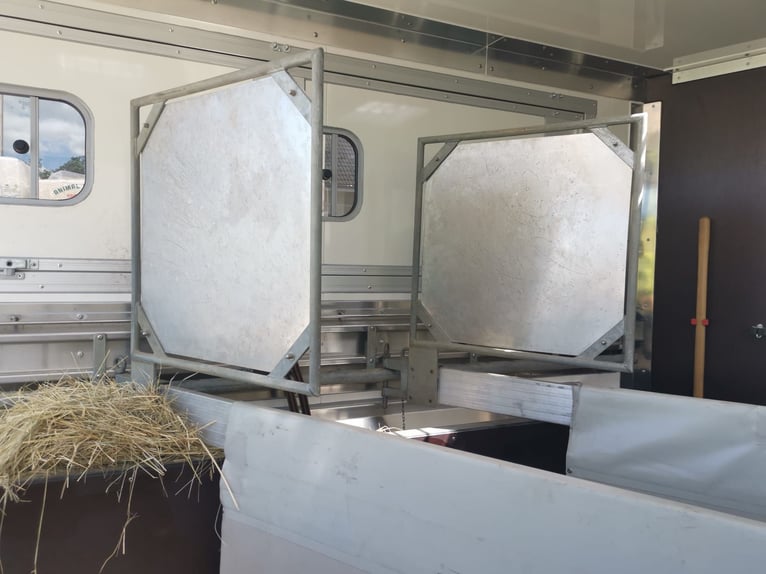 Koets met woondeel voor 3 paarden