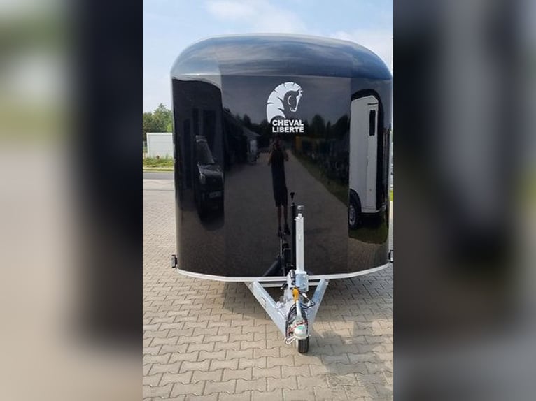Paardentrailer Liberté Maxi 4 – met zij-ingang, oprijplank en geïntegreerd zadelkussen