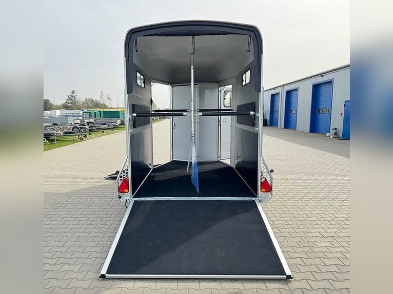 Paardentrailer Liberté Touring Country XL met voorloop en bekleding