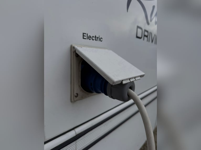 Paardentrailer voor 4 paarden inclusief sociale voorzieningen