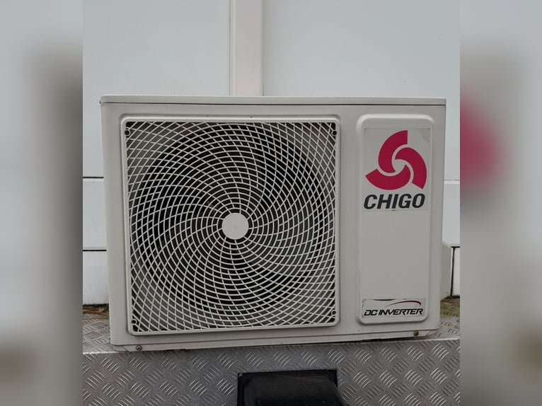 Paardentrailer voor 4 paarden inclusief sociale voorzieningen