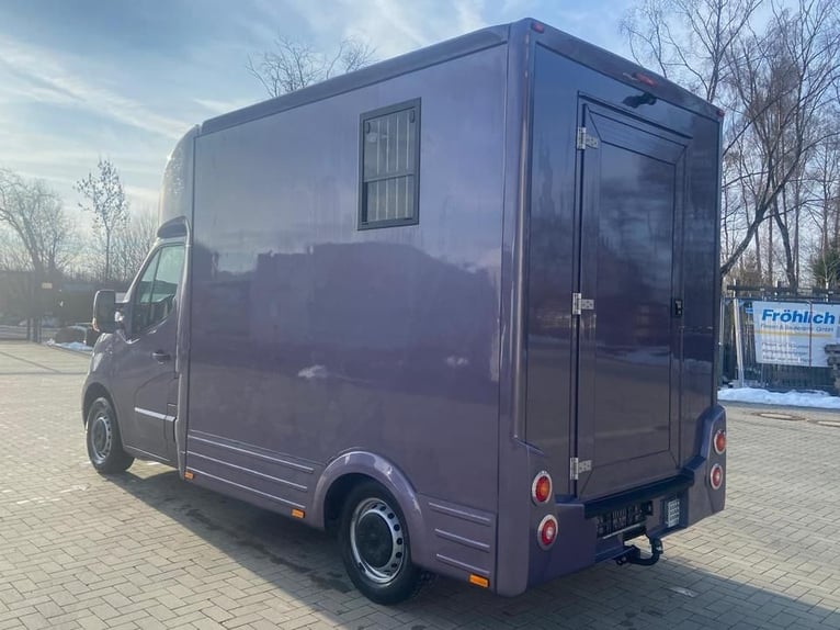 Paardentransporter Opel Movano 3,5 ton, 2 plaatsen, bouwjaar 2021